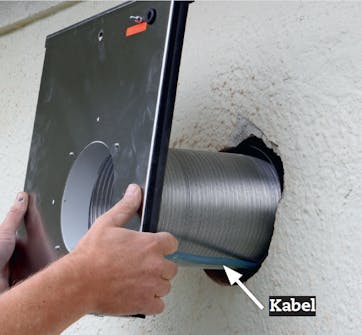 Tyst köksfläkt: Skruva loss bakstycket från motorn Tyst köksfläkt: Skruva loss bakstycket från motorn